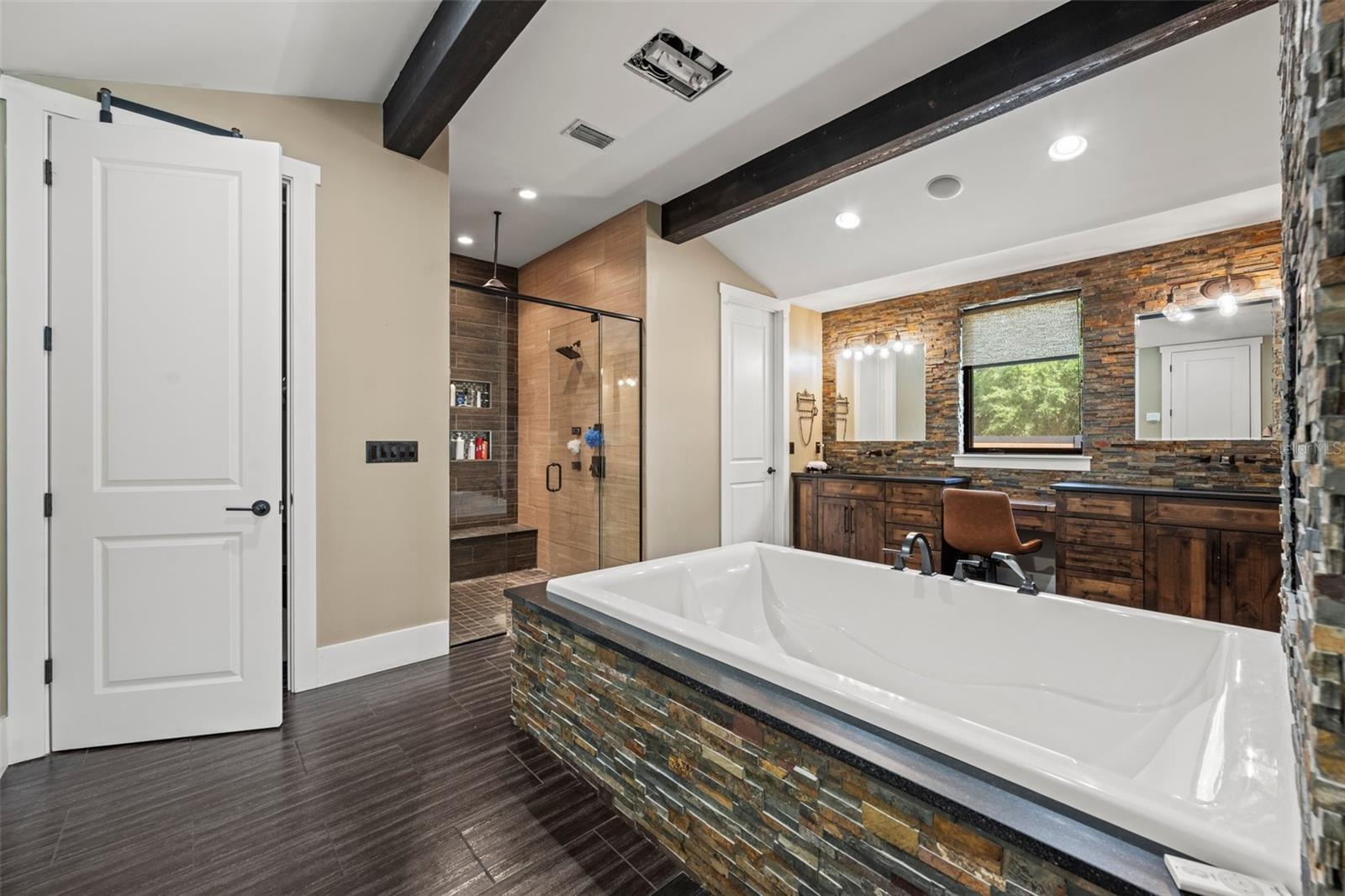 CYPRESS SHORES - Residential
