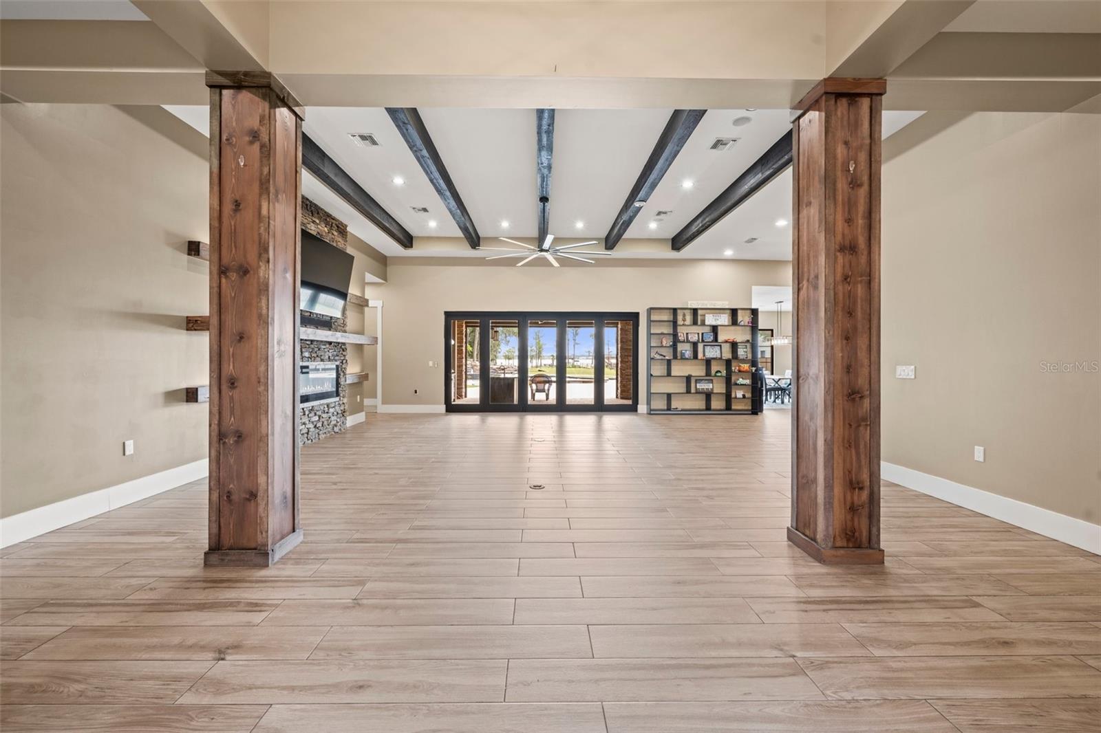 CYPRESS SHORES - Residential