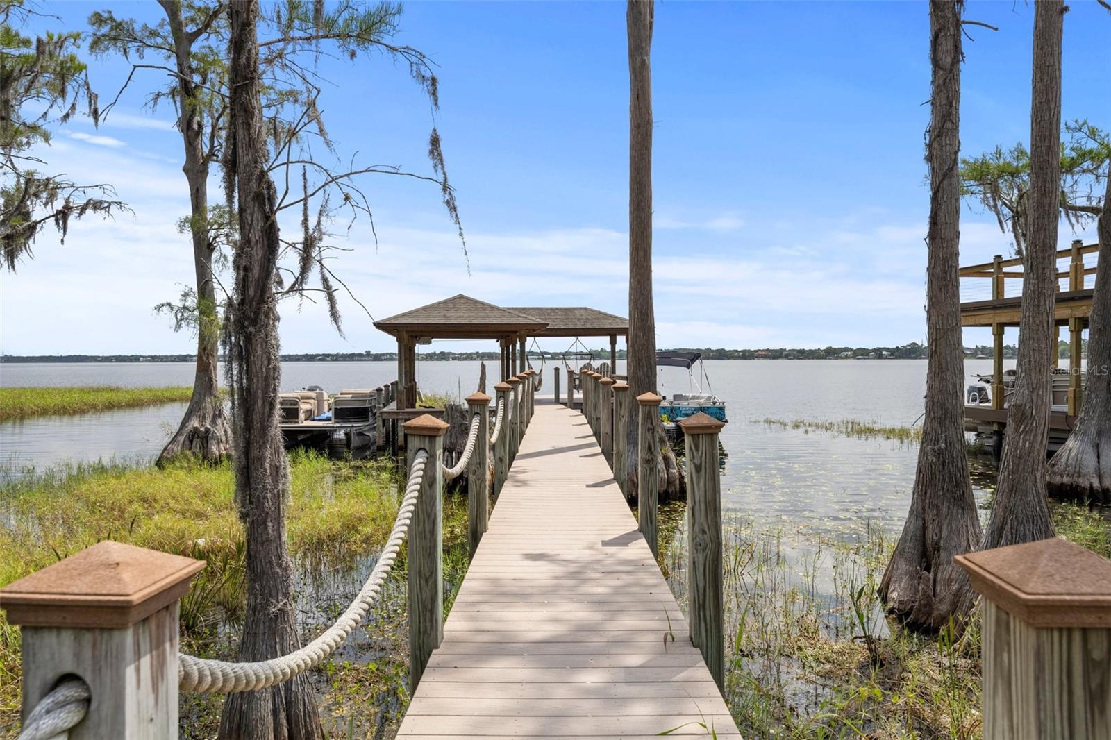 CYPRESS SHORES - Residential