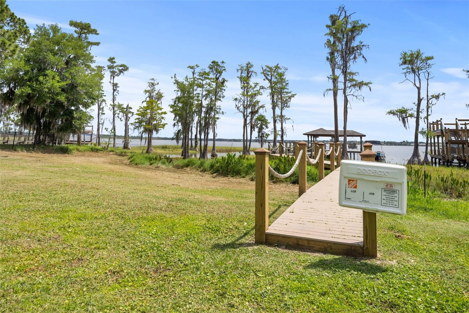 CYPRESS SHORES - Residential