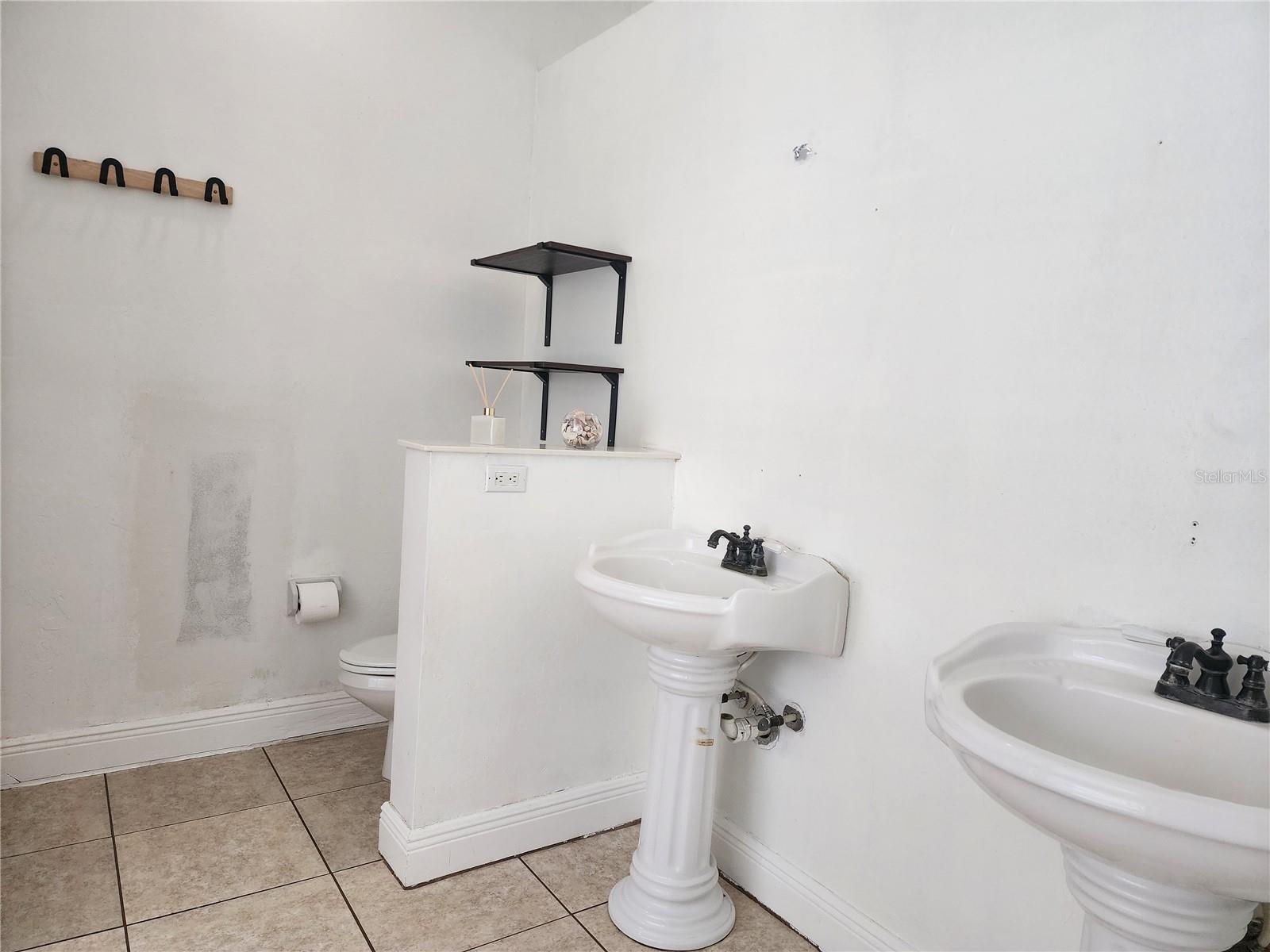 GOLDEN GATE ESTATE UNIT 13 - Residential