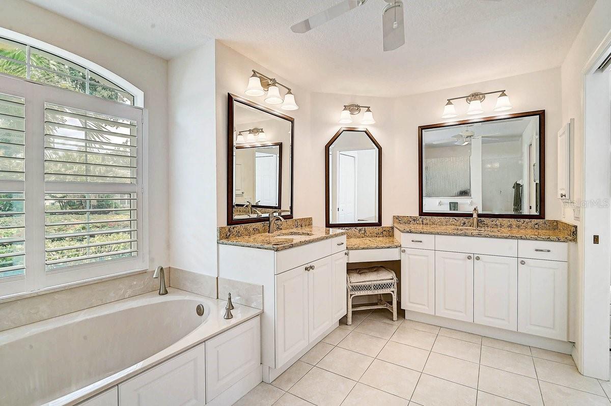 CALUSA LAKES - Residential