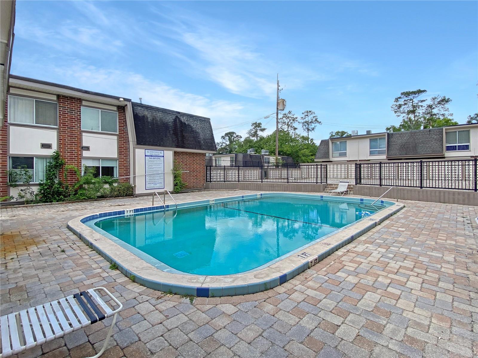 SUMMIT HOUSE - Residential