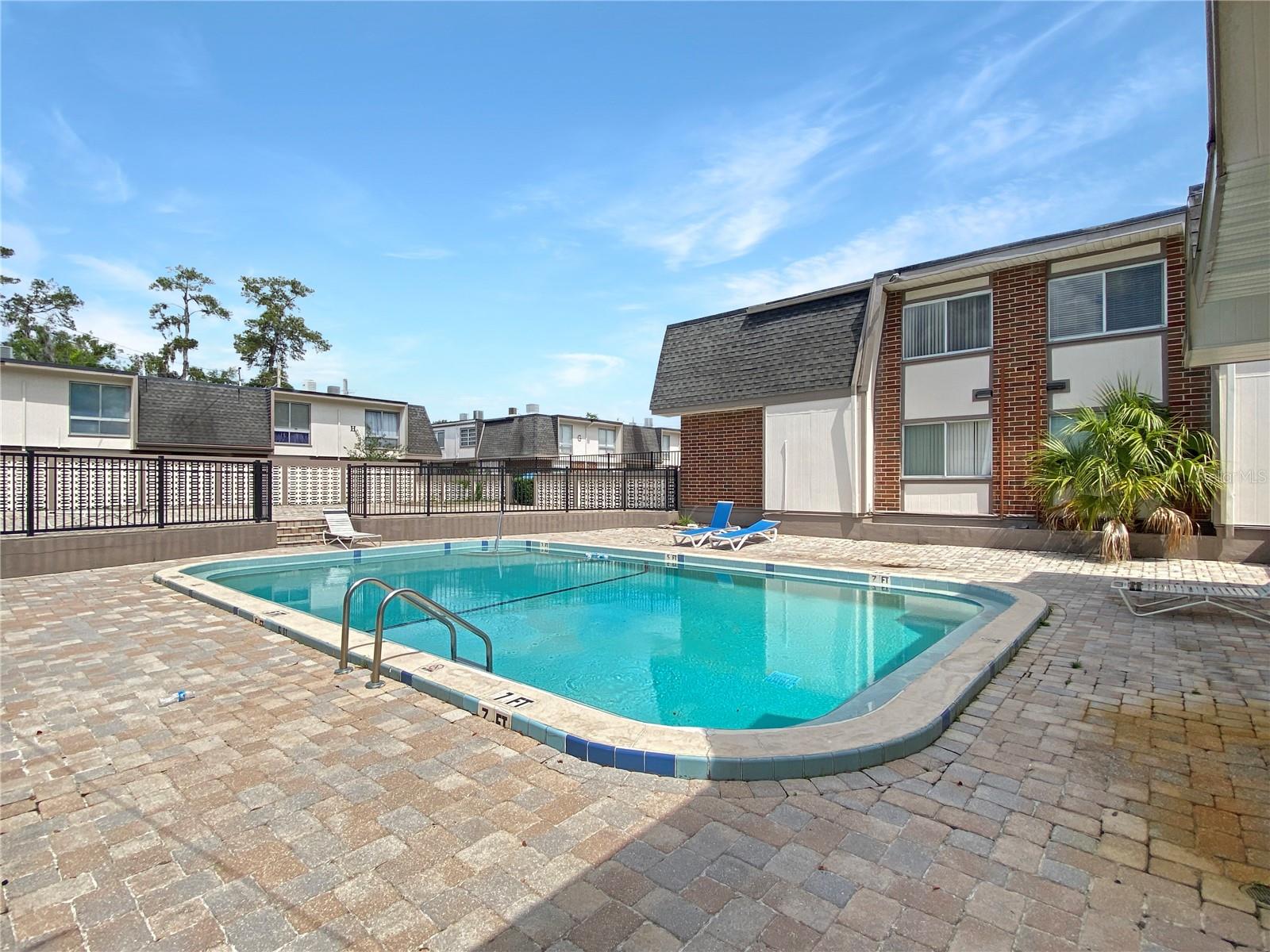 SUMMIT HOUSE - Residential