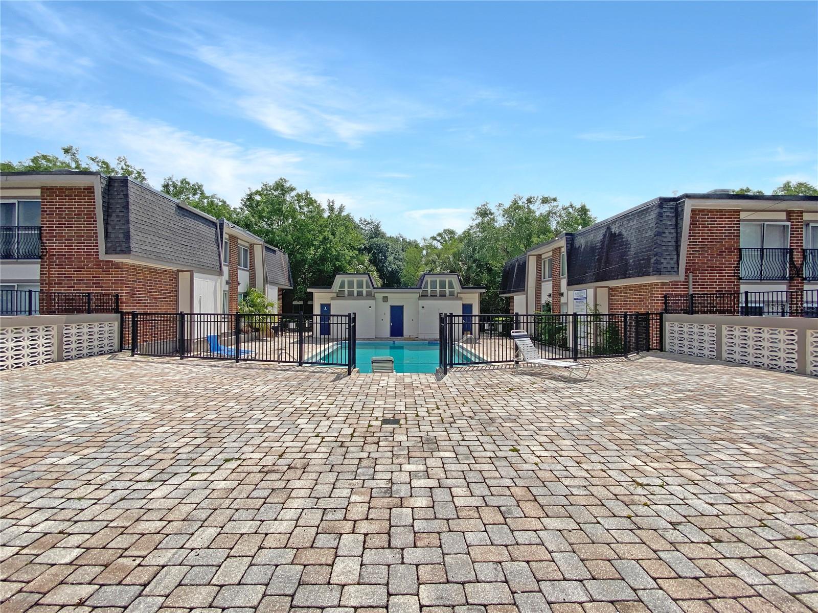 SUMMIT HOUSE - Residential