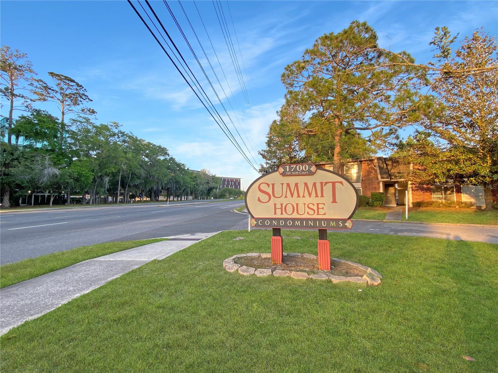 SUMMIT HOUSE - Residential