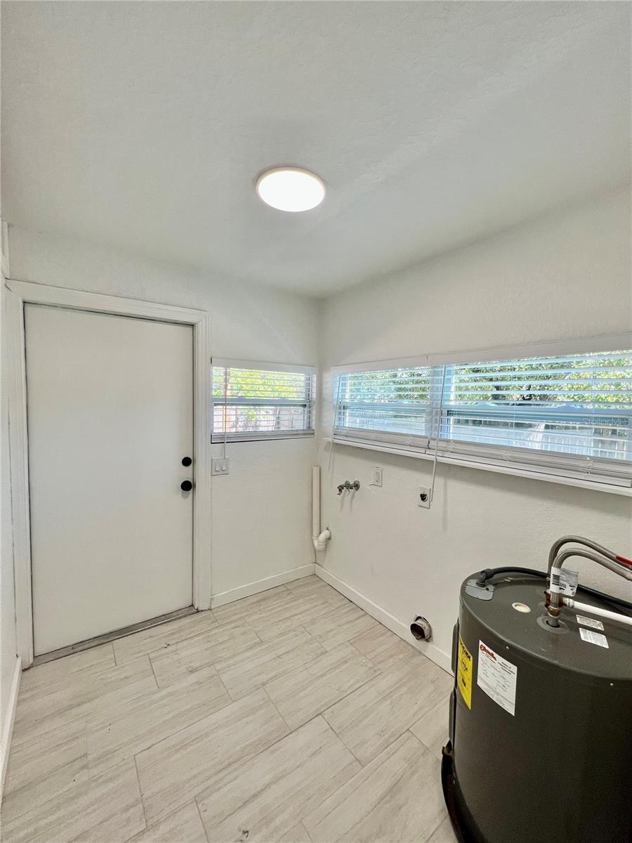 POWERS CENTRAL PARK SUB - Residential Lease