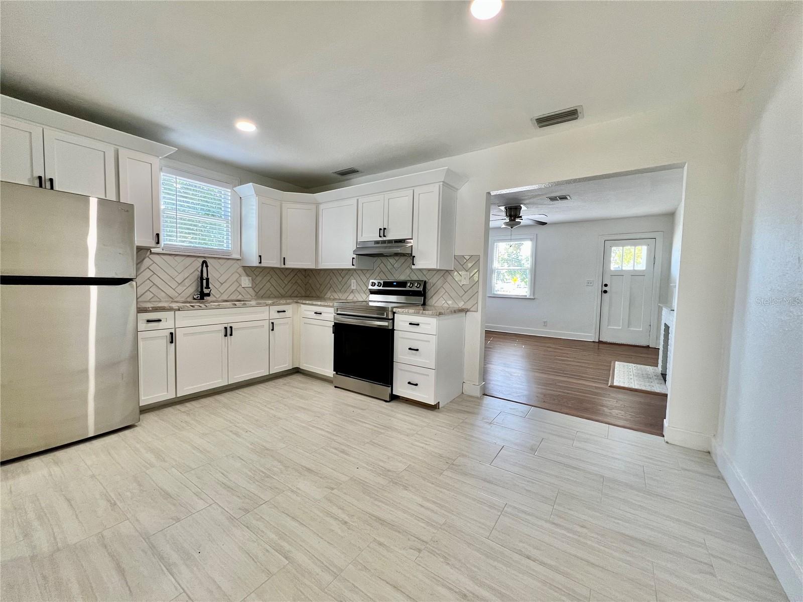 POWERS CENTRAL PARK SUB - Residential Lease