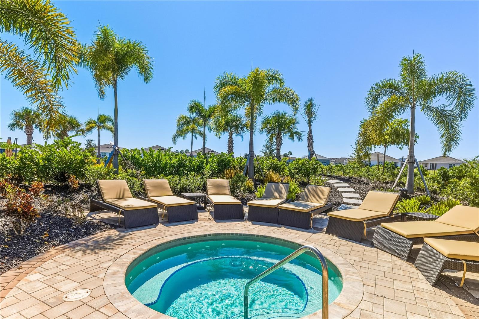 SADDLESTONE AT STAR FARMS LAKEWOOD RANCH - Residential