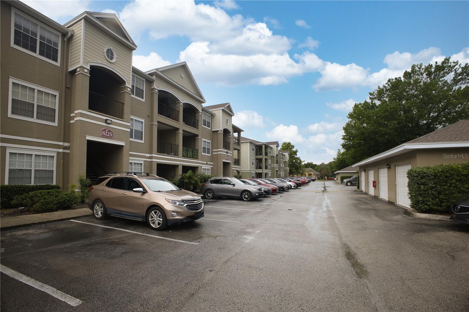 Virtually Staged. Apartment 2 bedroom and 2 baths apartment with open floor plan located on the second floor, New AC unit, refrigerator, Washer and Dryer. The master and second bedroom have large walk-in closets. Located less than 2 miles from Villa Valencia College East, 13min drive to Downtown Orlando, 16min drive to UCF. Villa Valencia is a gated community with a clubhouse, swimming pool, gym, car washing and vacuuming area