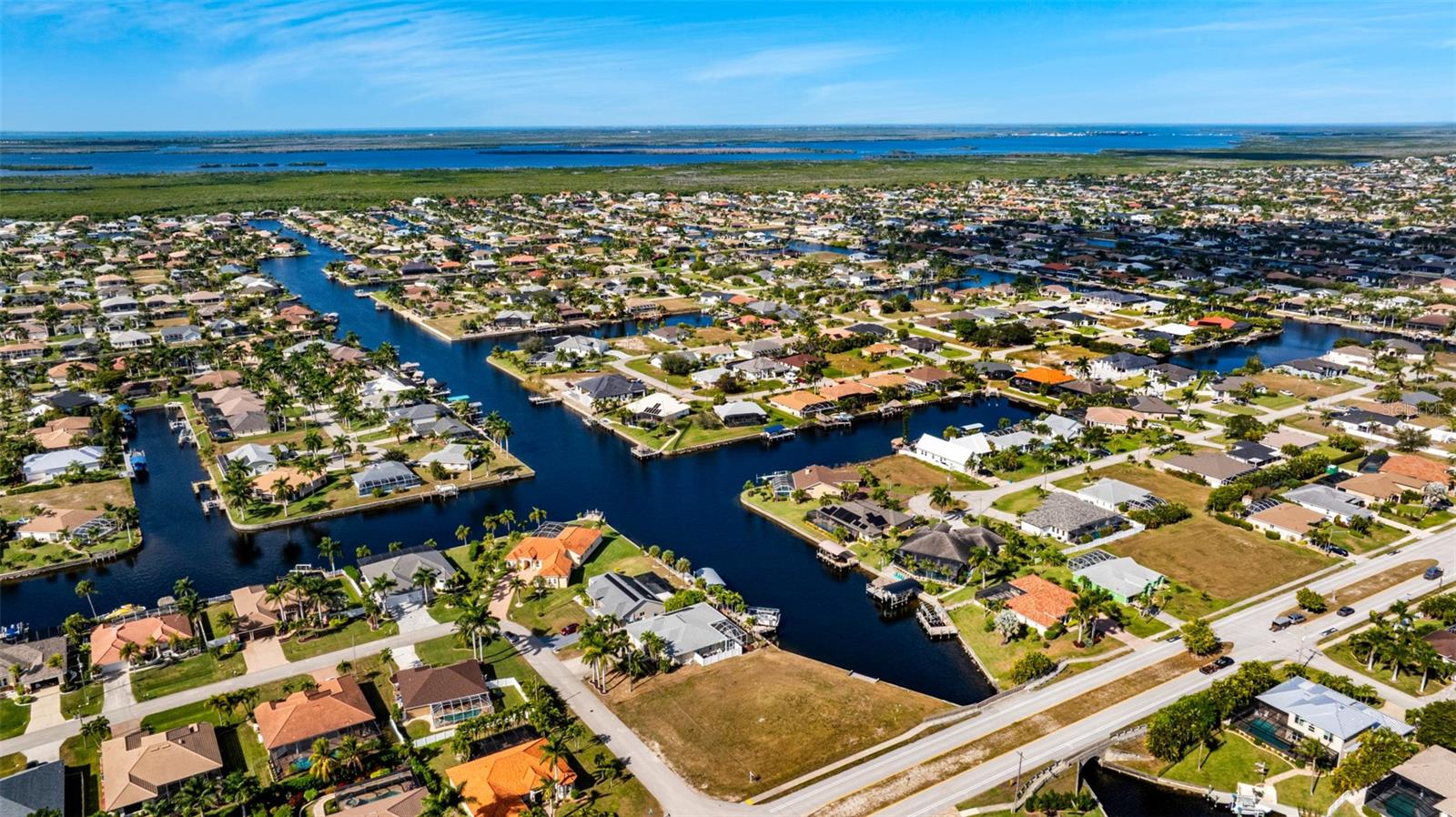 CAPE CORAL - Land