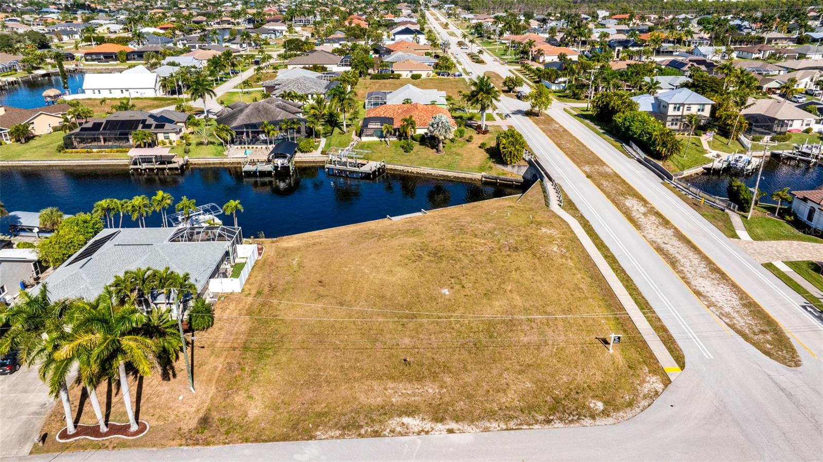 CAPE CORAL - Land