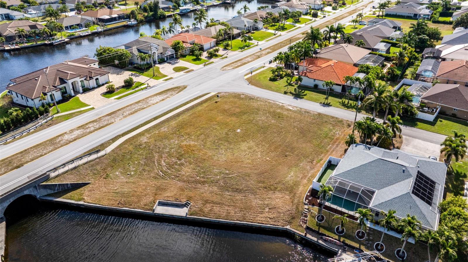 CAPE CORAL - Land