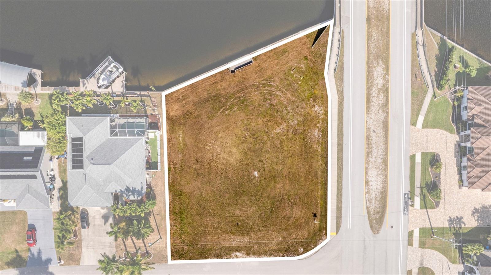 CAPE CORAL - Land