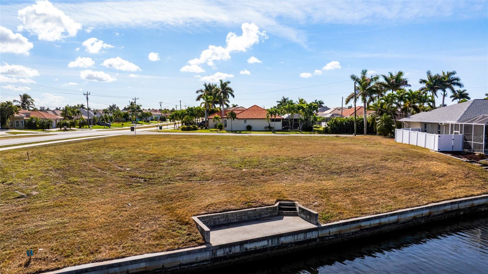 CAPE CORAL - Land