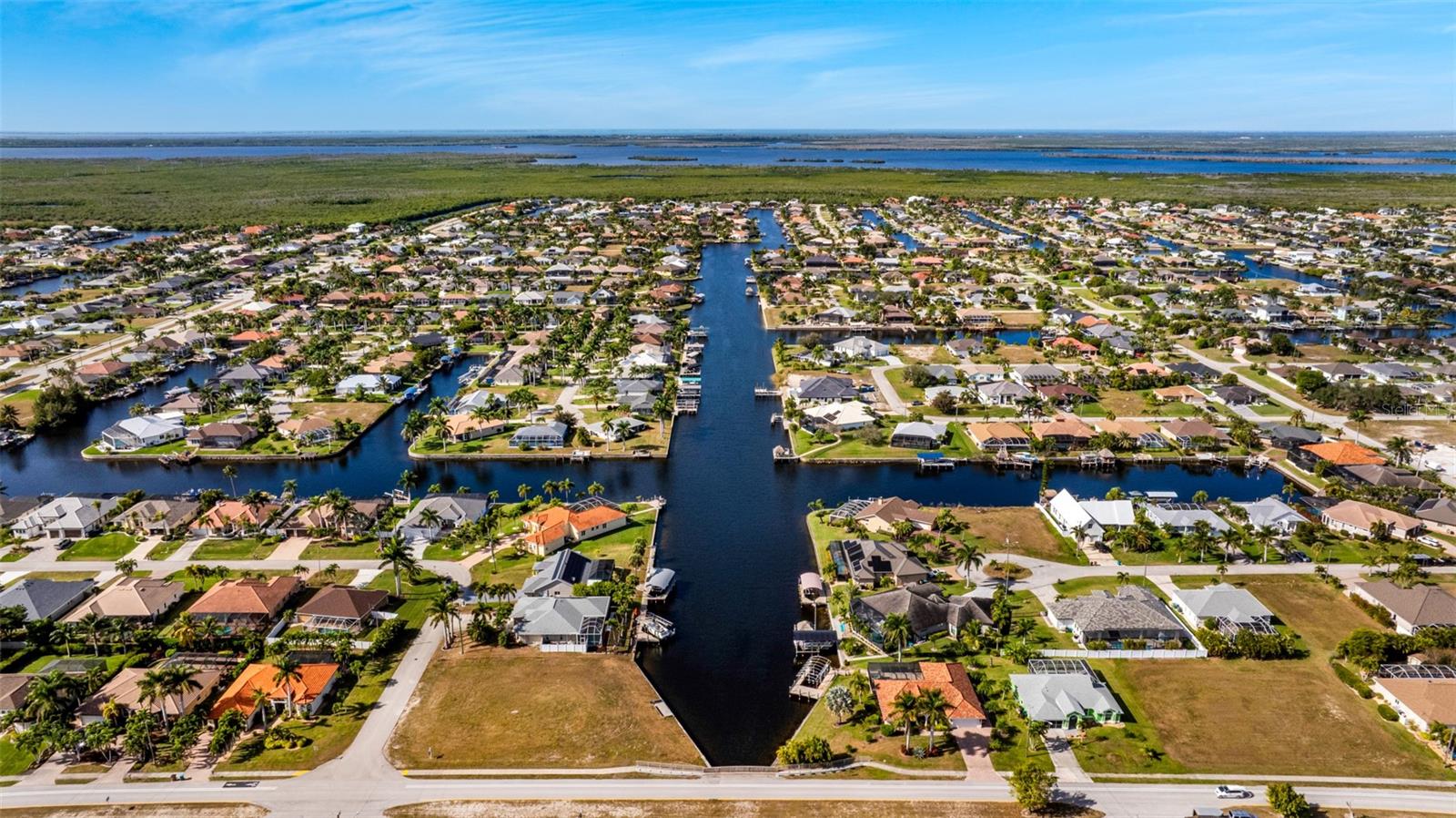 CAPE CORAL - Land