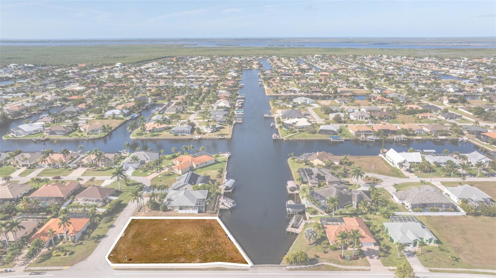CAPE CORAL - Land