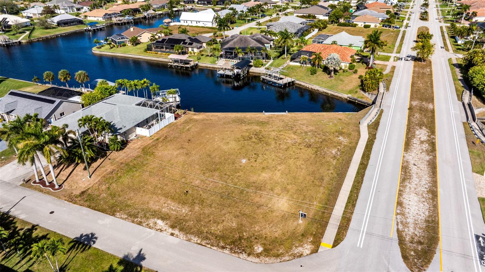 CAPE CORAL - Land