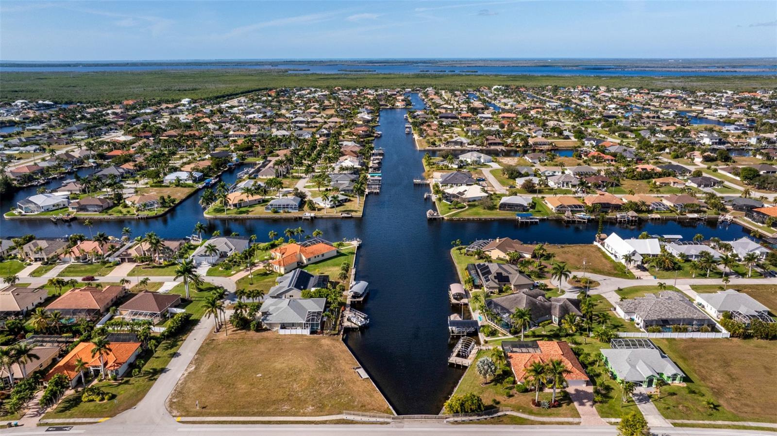 CAPE CORAL - Land