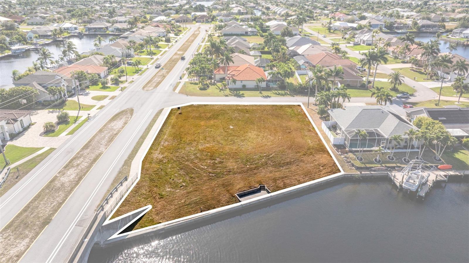 CAPE CORAL - Land