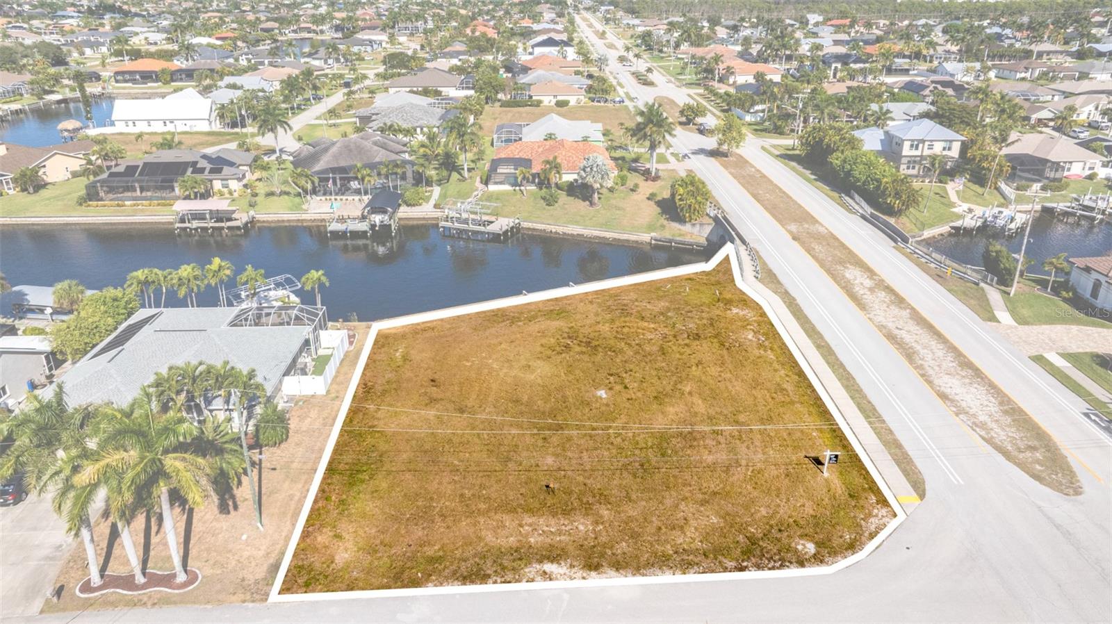 CAPE CORAL - Land