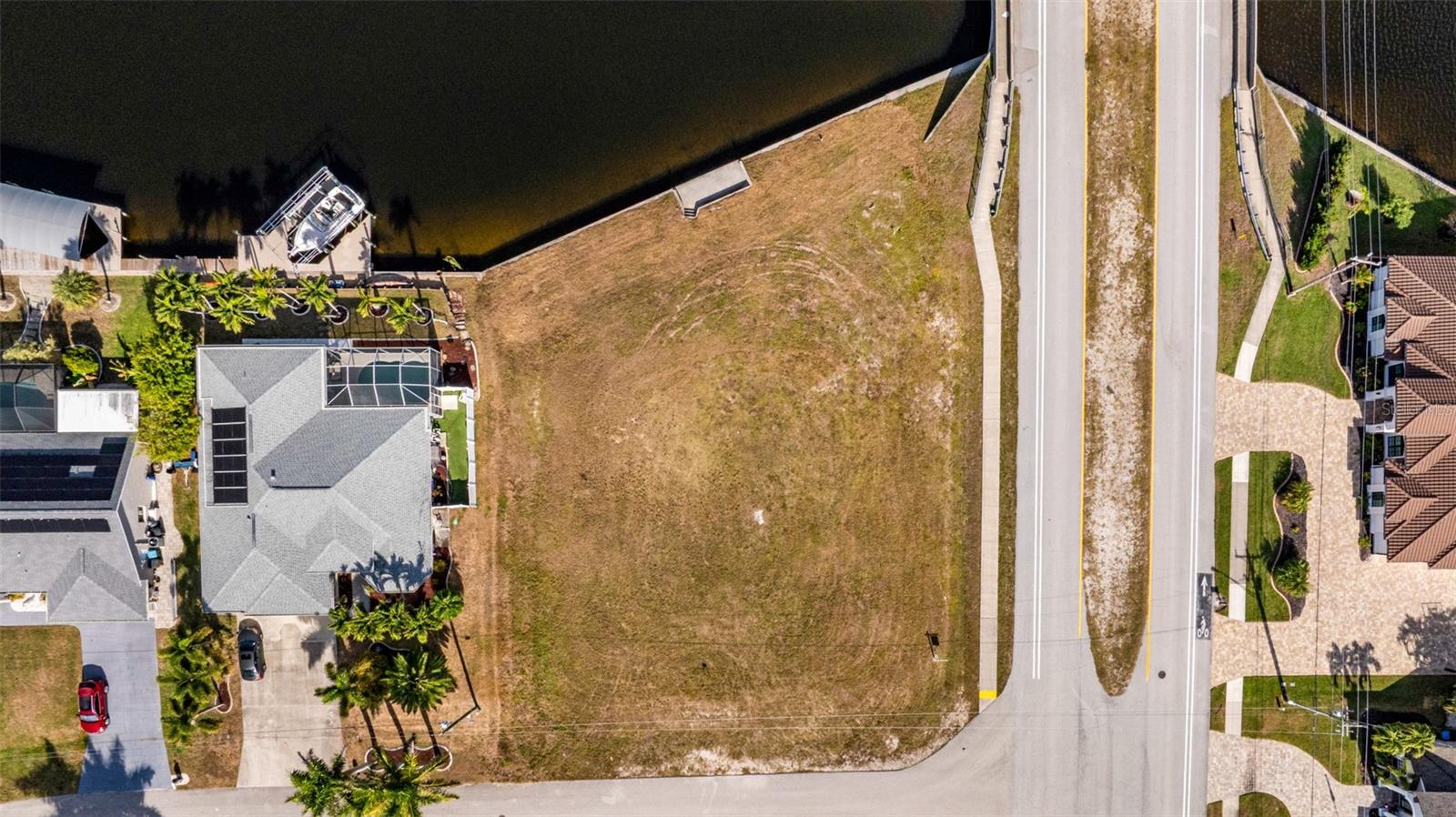 CAPE CORAL - Land