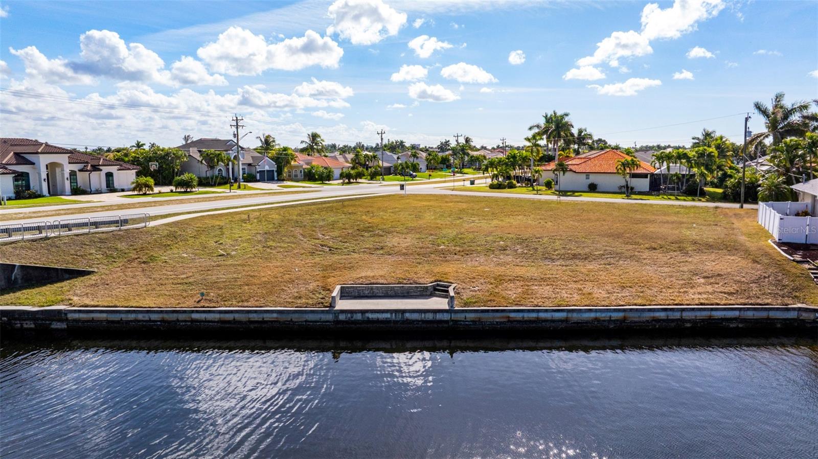 CAPE CORAL - Land