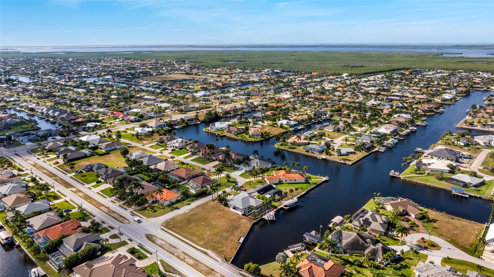 CAPE CORAL - Land