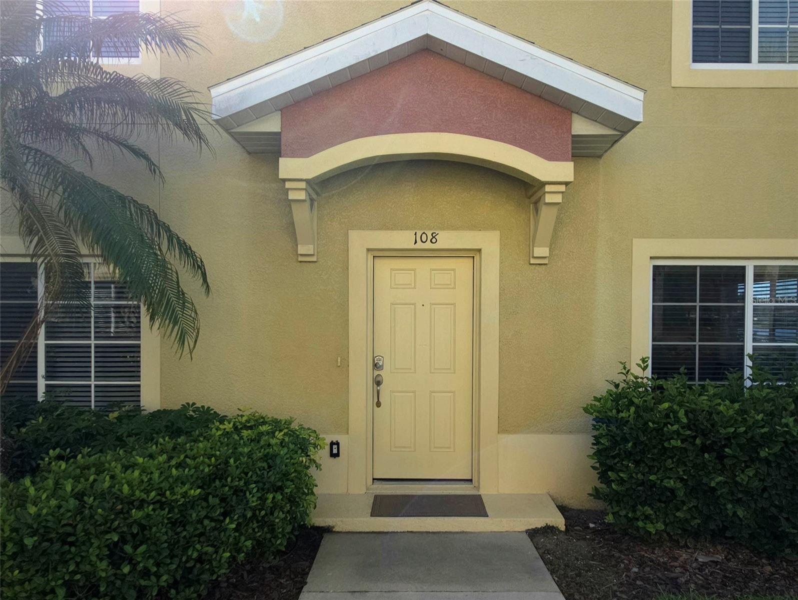 LAKESIDE VILLAGE TOWNHOME - Residential