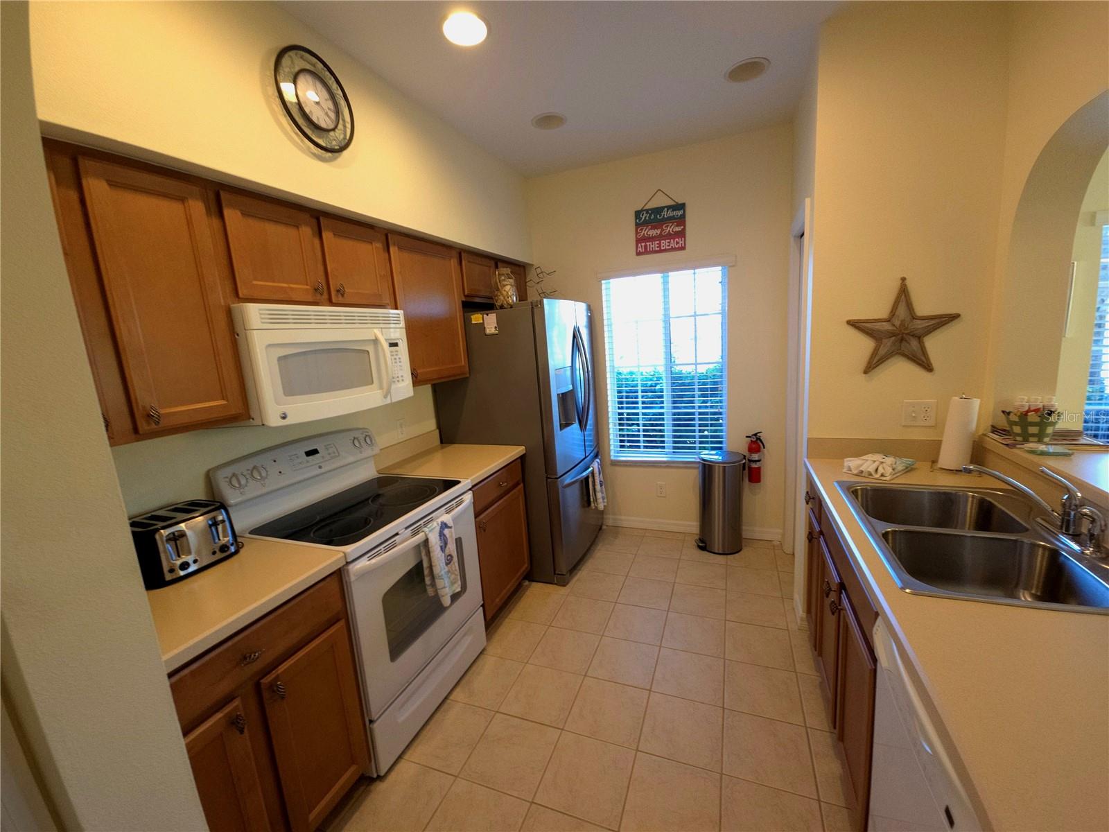 LAKESIDE VILLAGE TOWNHOME - Residential