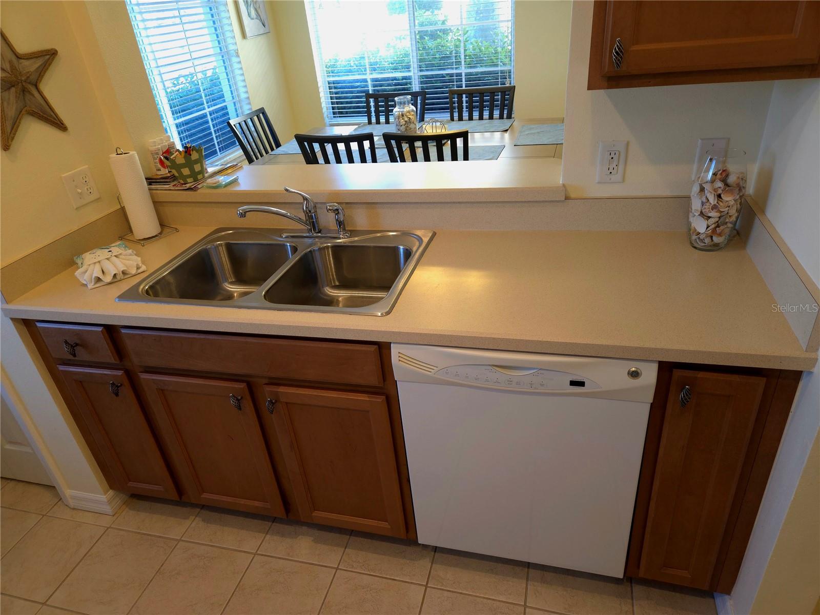 LAKESIDE VILLAGE TOWNHOME - Residential
