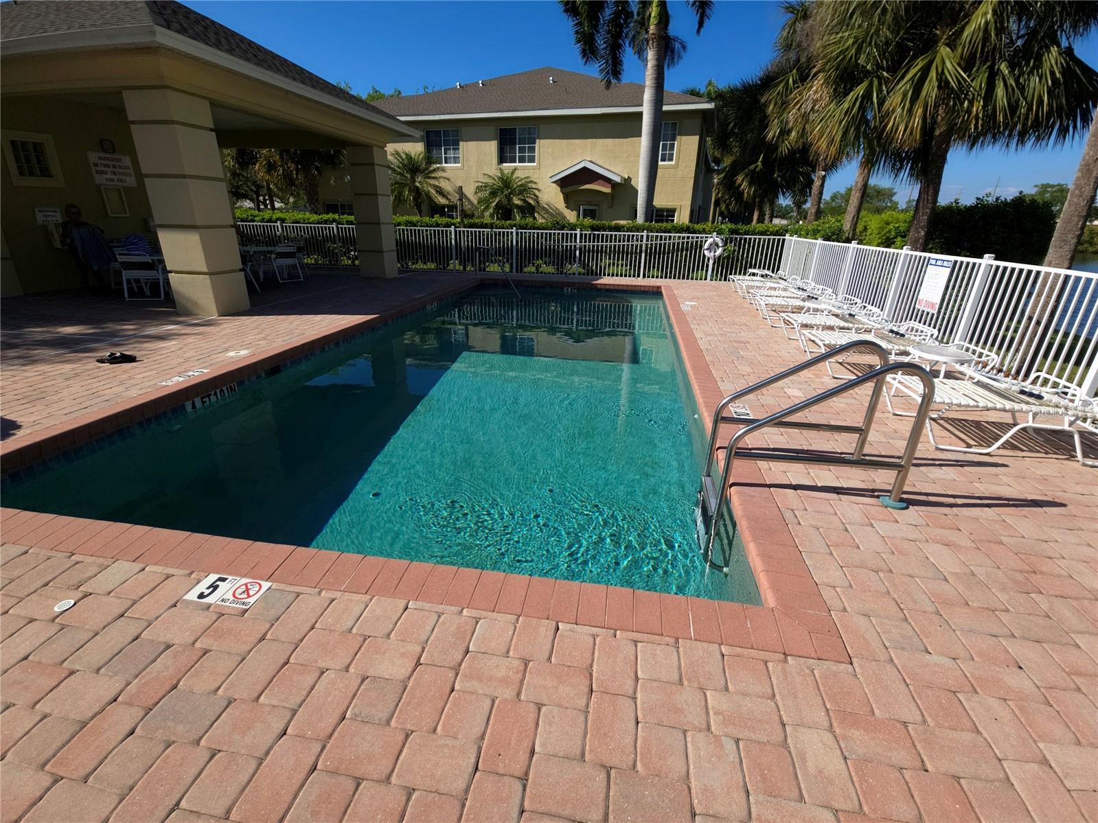 LAKESIDE VILLAGE TOWNHOME - Residential