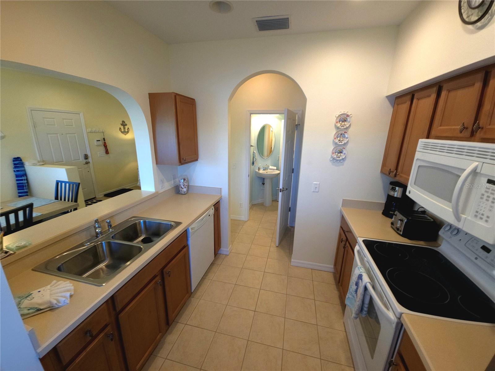 LAKESIDE VILLAGE TOWNHOME - Residential