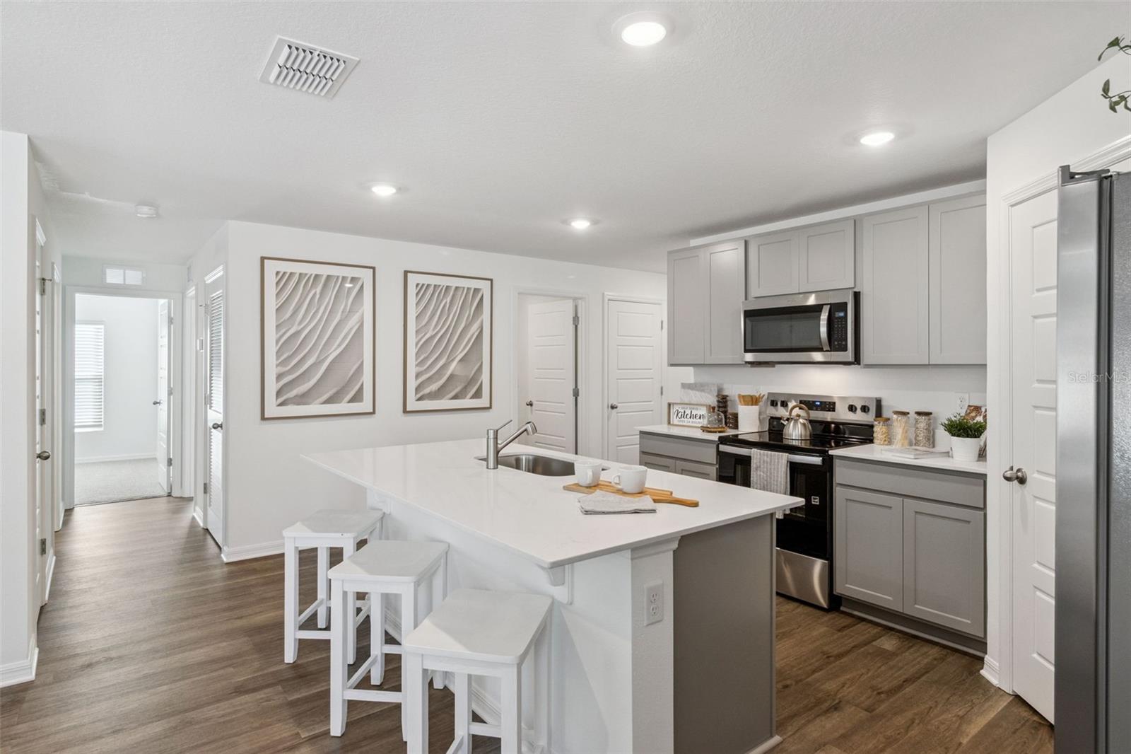 MAGNOLIA POINTE - Residential