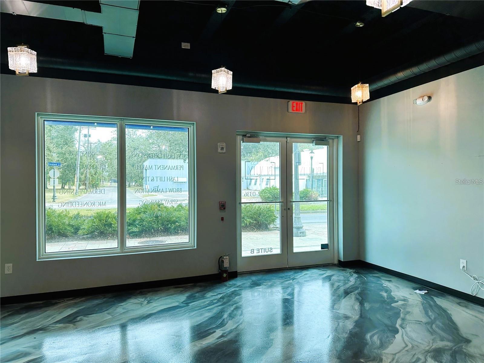 BASSADENA - Commercial Lease