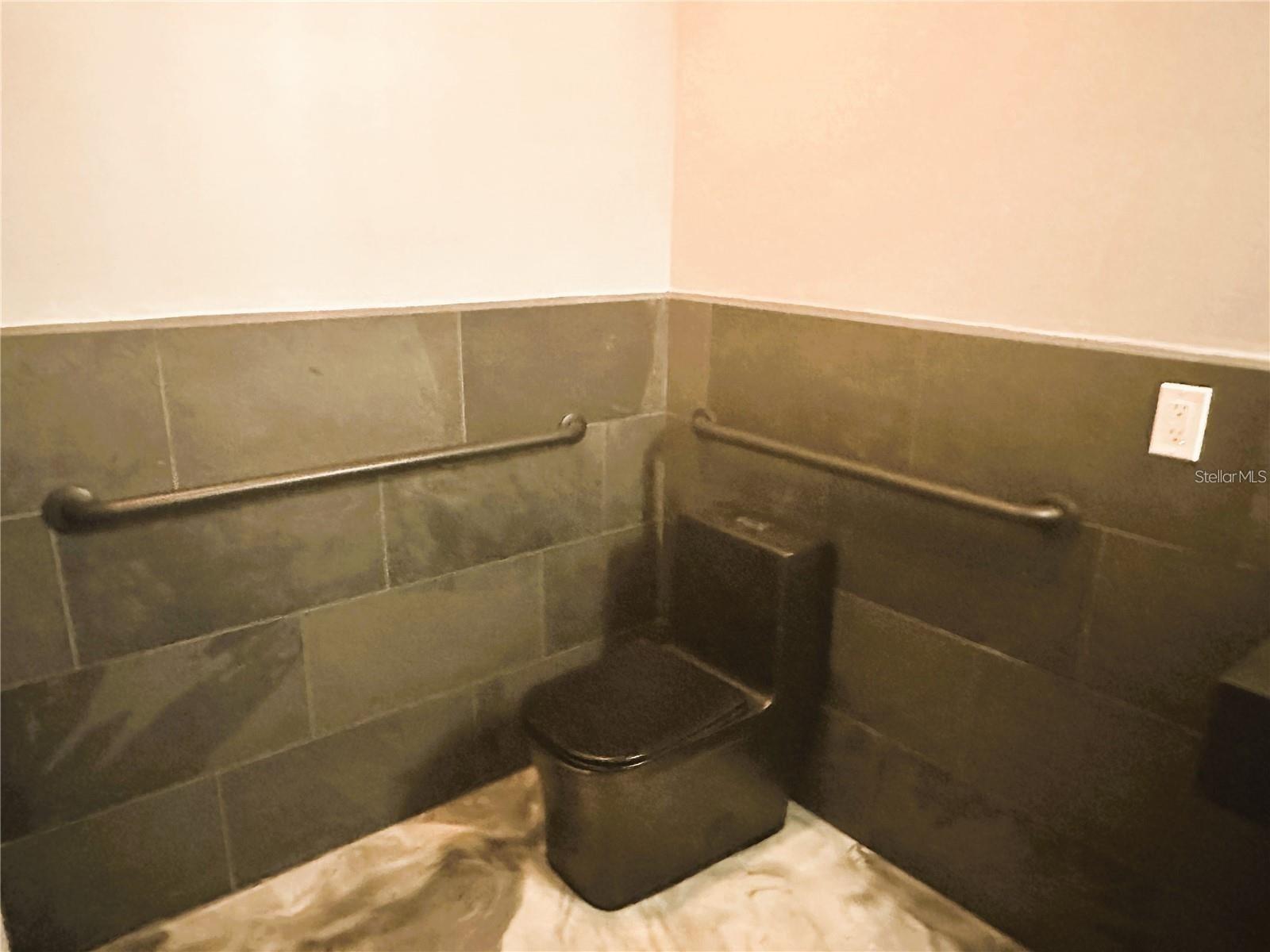 BASSADENA - Commercial Lease
