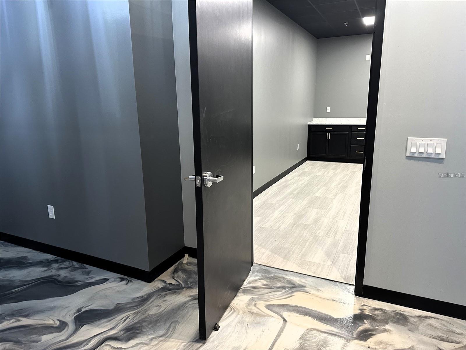 BASSADENA - Commercial Lease