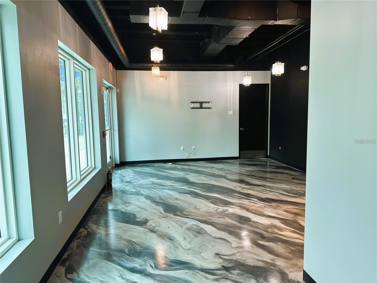 BASSADENA - Commercial Lease