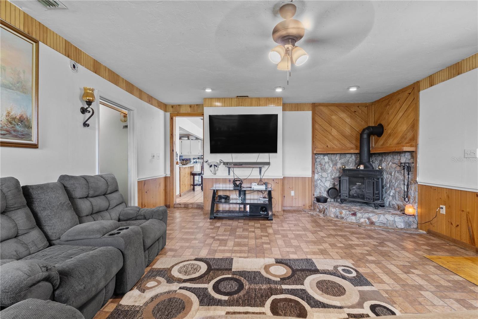 EXECUTIVE HOMES SUB - Residential
