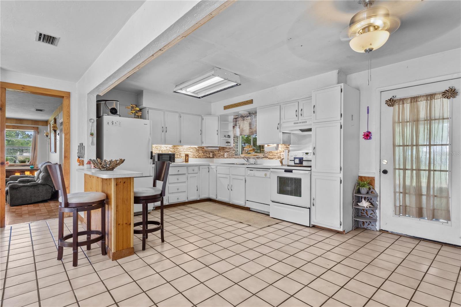 EXECUTIVE HOMES SUB - Residential