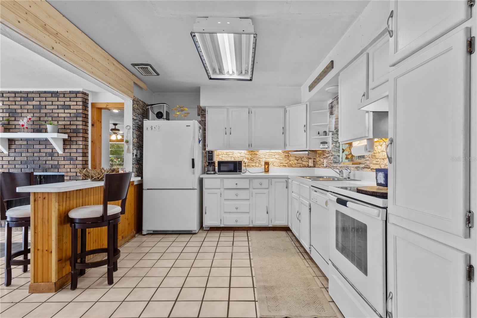 EXECUTIVE HOMES SUB - Residential