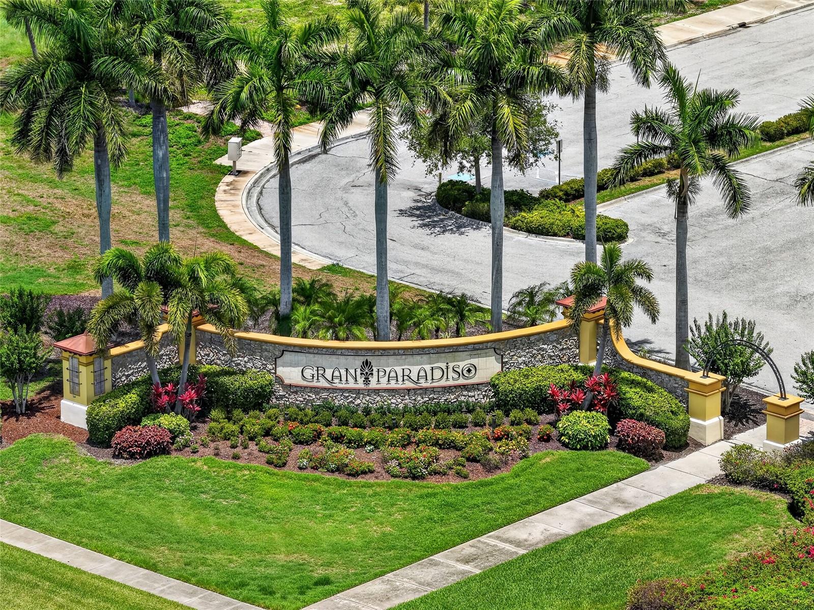 COACH HOMES 1 AT GRAN PARADISO - Residential