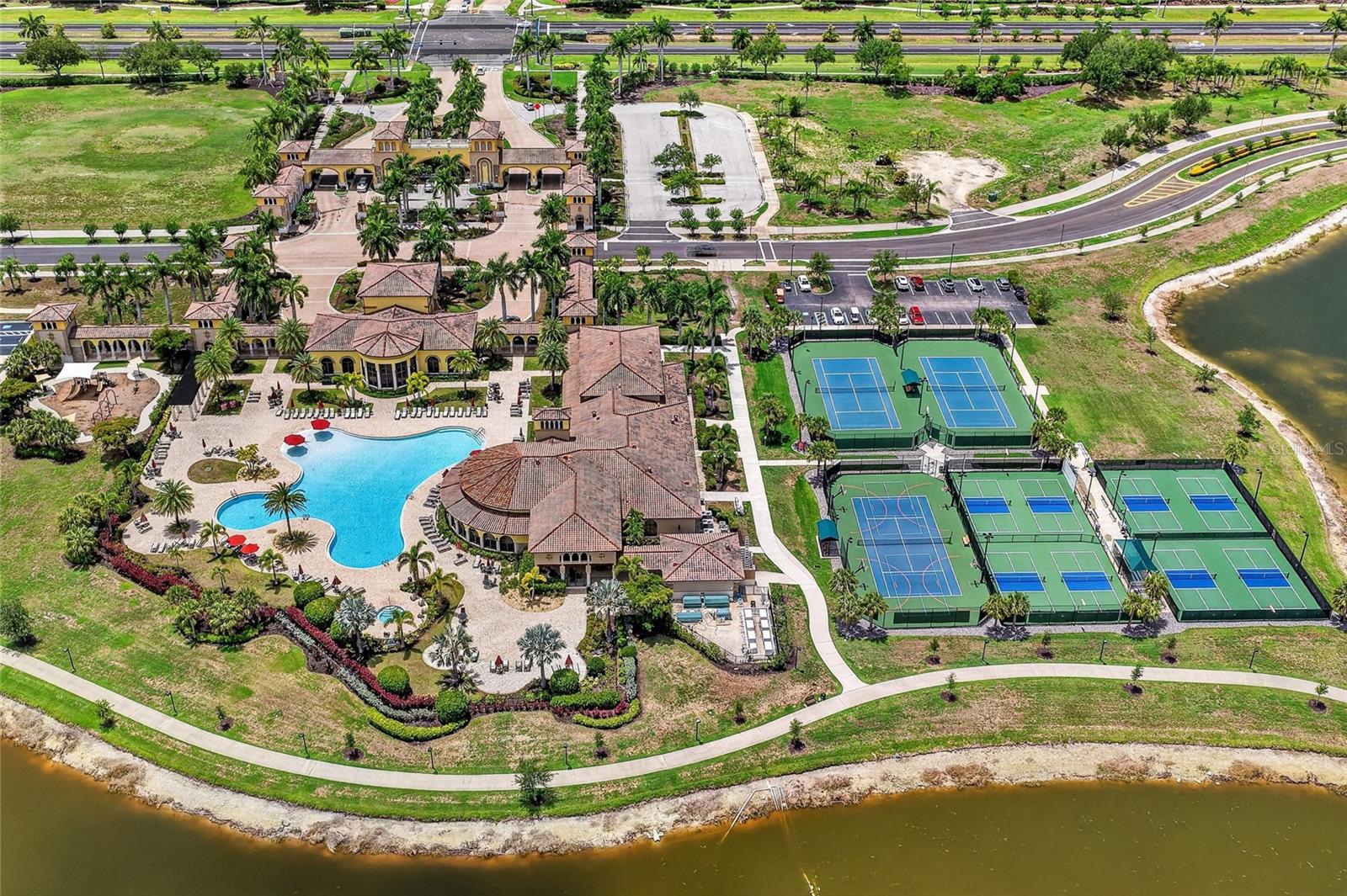 COACH HOMES 1 AT GRAN PARADISO - Residential