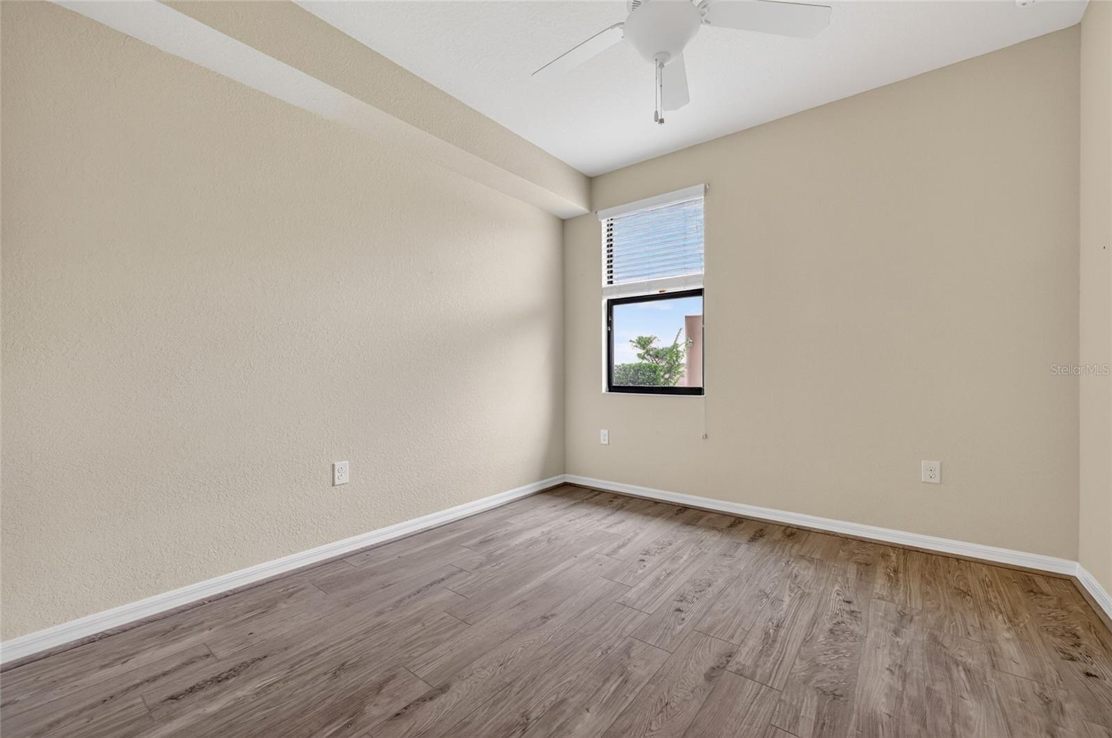 COACH HOMES 1 AT GRAN PARADISO - Residential