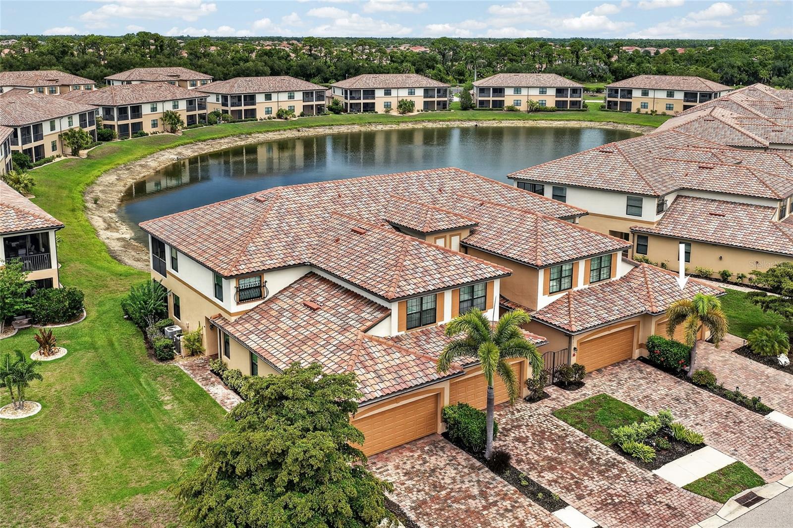 COACH HOMES 1 AT GRAN PARADISO - Residential