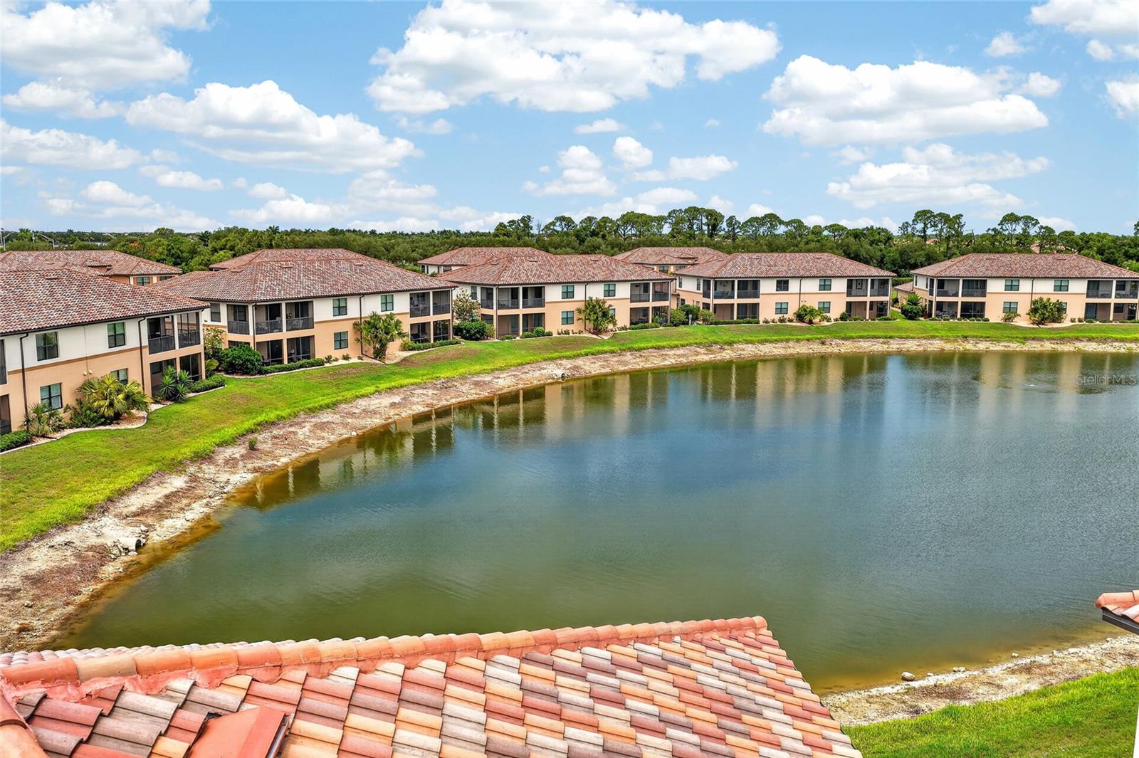 COACH HOMES 1 AT GRAN PARADISO - Residential