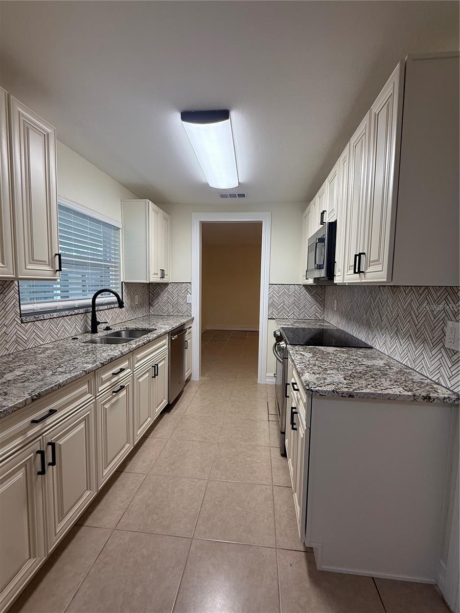LAKE THOMAS ESTATES - Residential