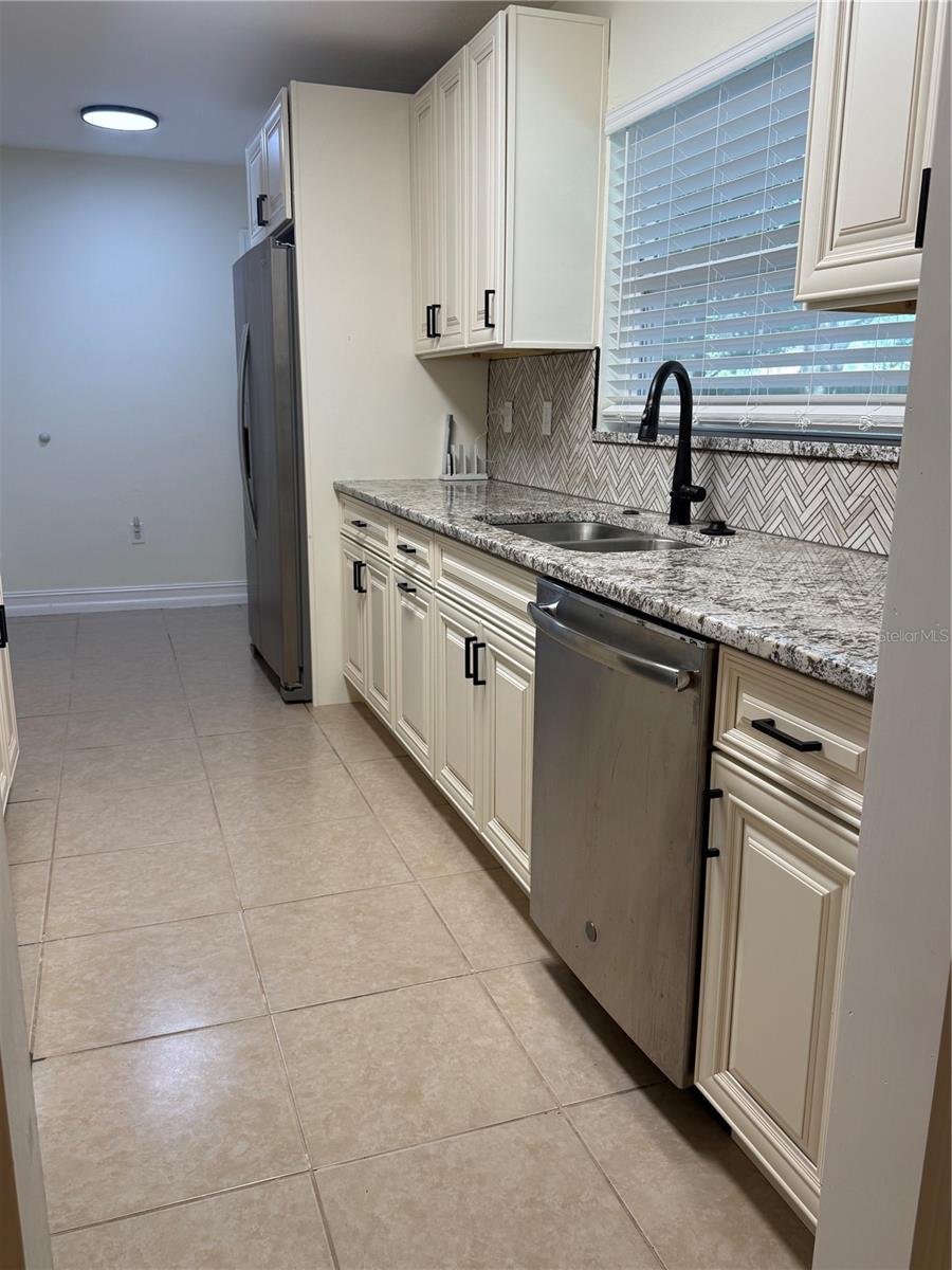 LAKE THOMAS ESTATES - Residential