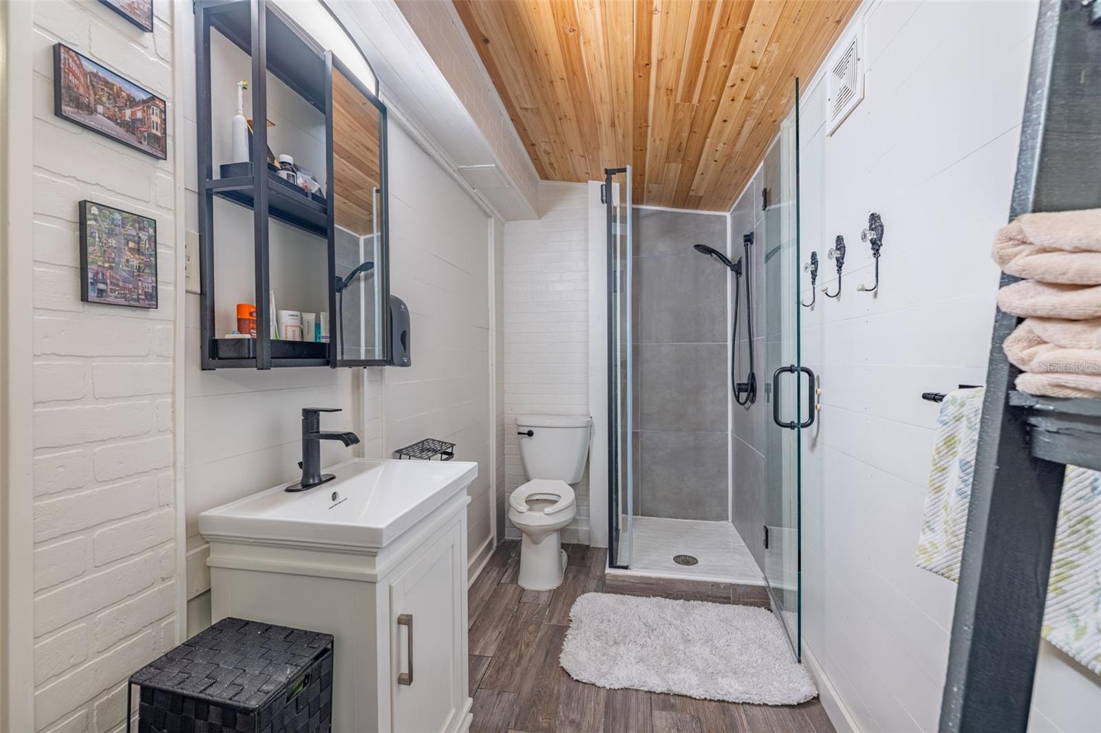 CLEAR VIEW MANOR UNIT ONE REP - Residential