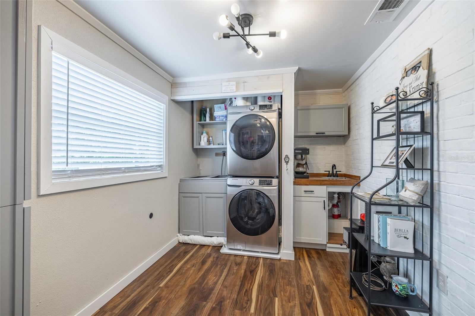 CLEAR VIEW MANOR UNIT ONE REP - Residential